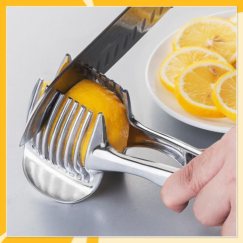 📢📢 50% KORTING !! ⏰ 1+1 GRATIS🍋 Creatieve Keukensnijder – Handzame snijhulp van voedselveilig aluminiumlegering, voor snel en eenvoudig snijden van citroen, tomaat, ui en zachte groenten & fruit.