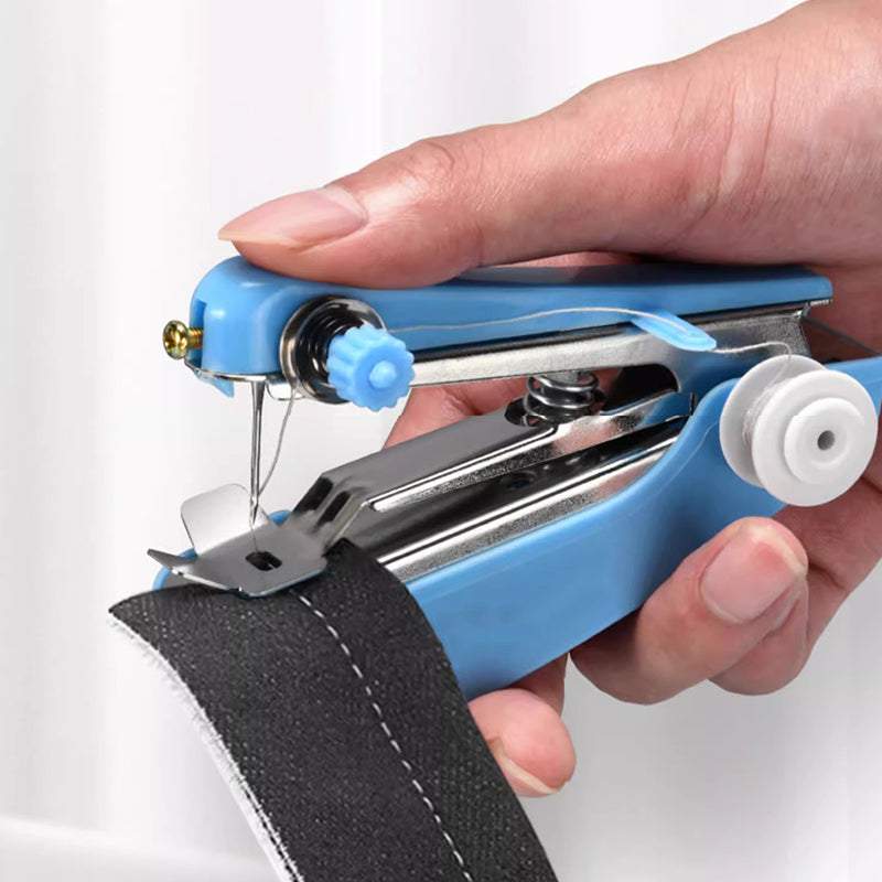 KOOP 1 KRIJG 1 GRATIS 🎉🎉Mini Handheld Naaimachine voor Thuis Reizen Gebruik