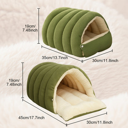 Warmte, gezellig comfort, pluchen huisdierenhol