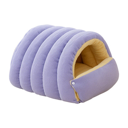 Warmte, gezellig comfort, pluchen huisdierenhol
