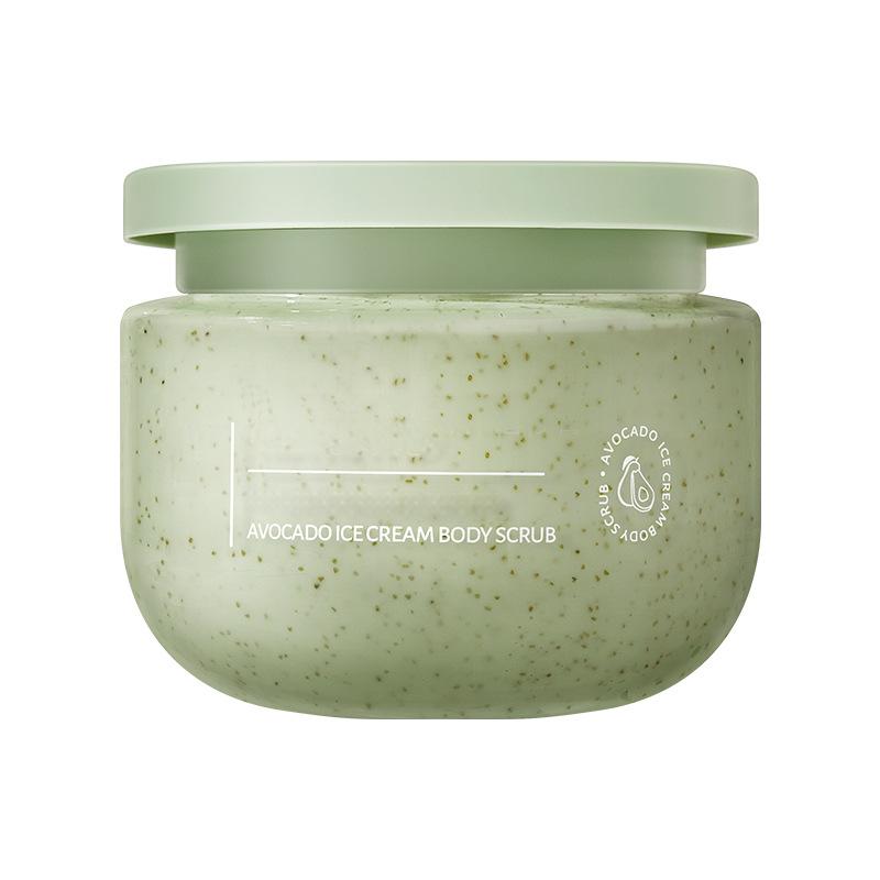 💥 Weg met de ruwheid 💦 Behoud de hydratatie Deze scrub... als hij op is, kan ik het niet laten om er nog even overheen te strijken 🫠✨