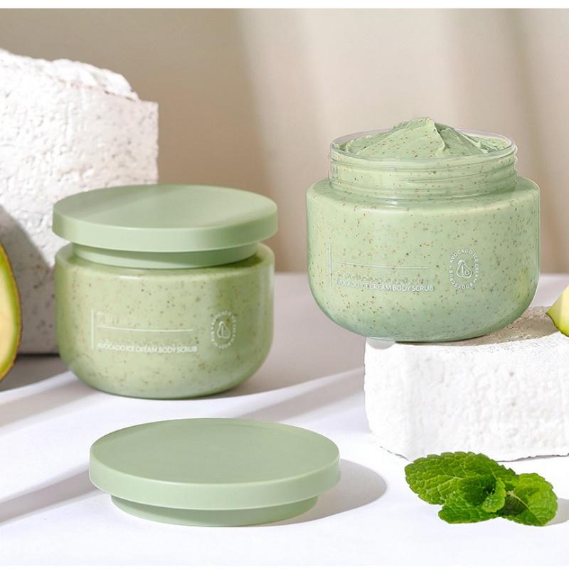 💥 Weg met de ruwheid 💦 Behoud de hydratatie Deze scrub... als hij op is, kan ik het niet laten om er nog even overheen te strijken 🫠✨