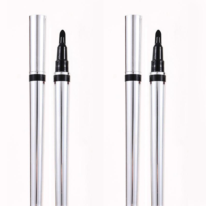 ✍️【Eyeliner met sponspunt】 – Met slechts één streek breng je een nauwkeurige eyeliner aan, zelfs als je nog geen ervaring hebt! 👁️✨